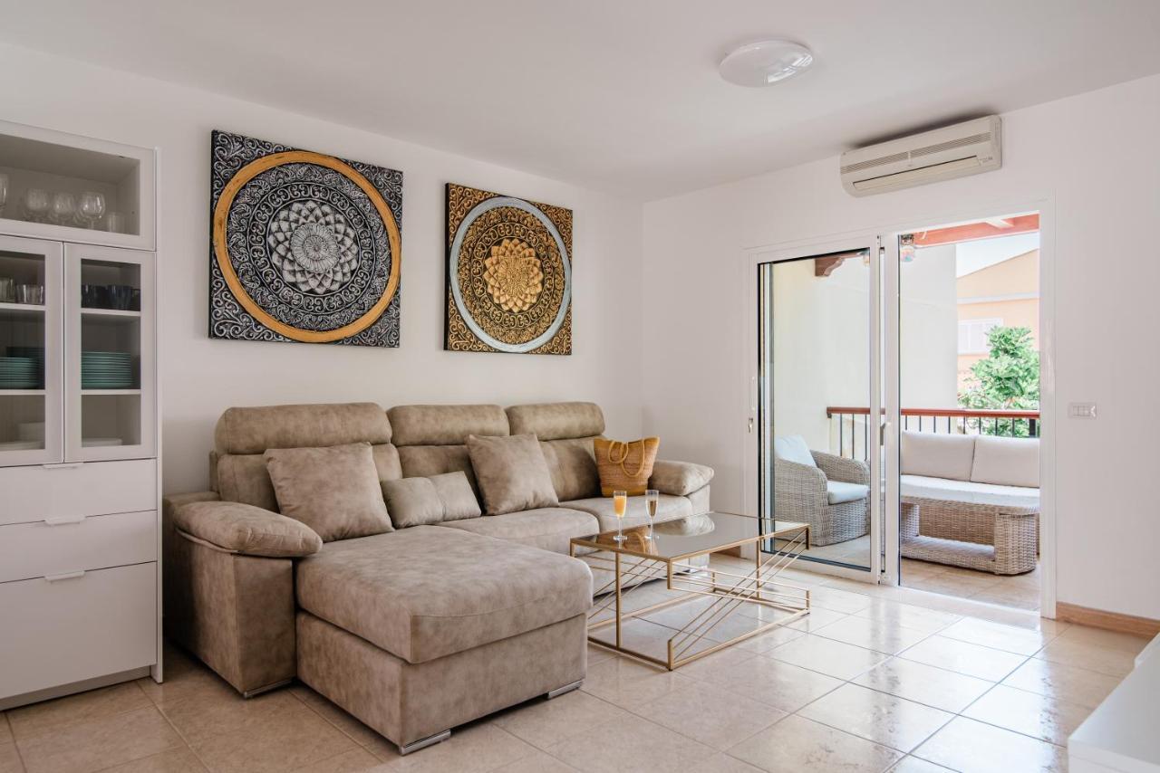 Comfortable 4-Bedroom Villa With Private Gardens Costa Adeje  Eksteriør billede
