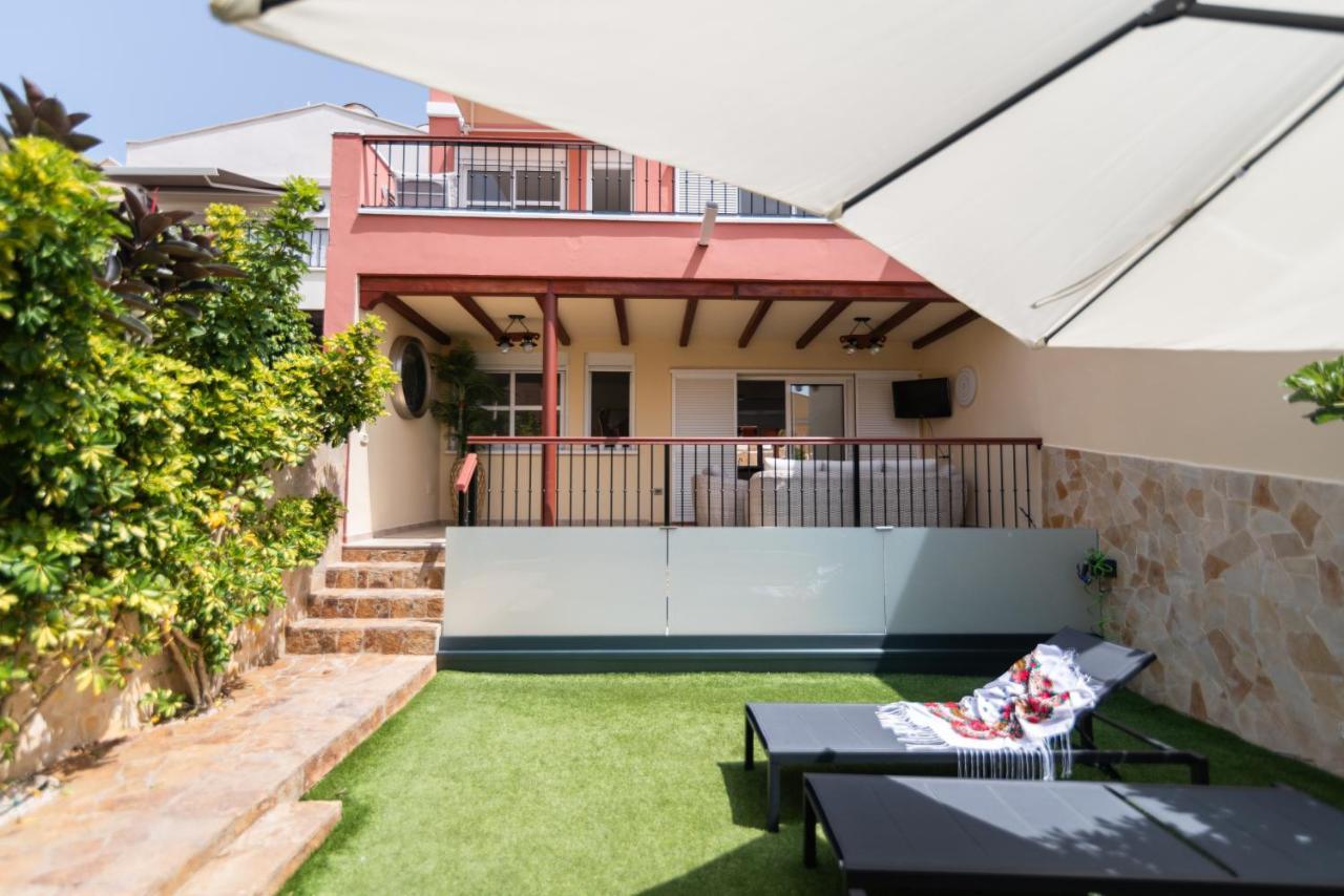 Comfortable 4-Bedroom Villa With Private Gardens Costa Adeje  Eksteriør billede