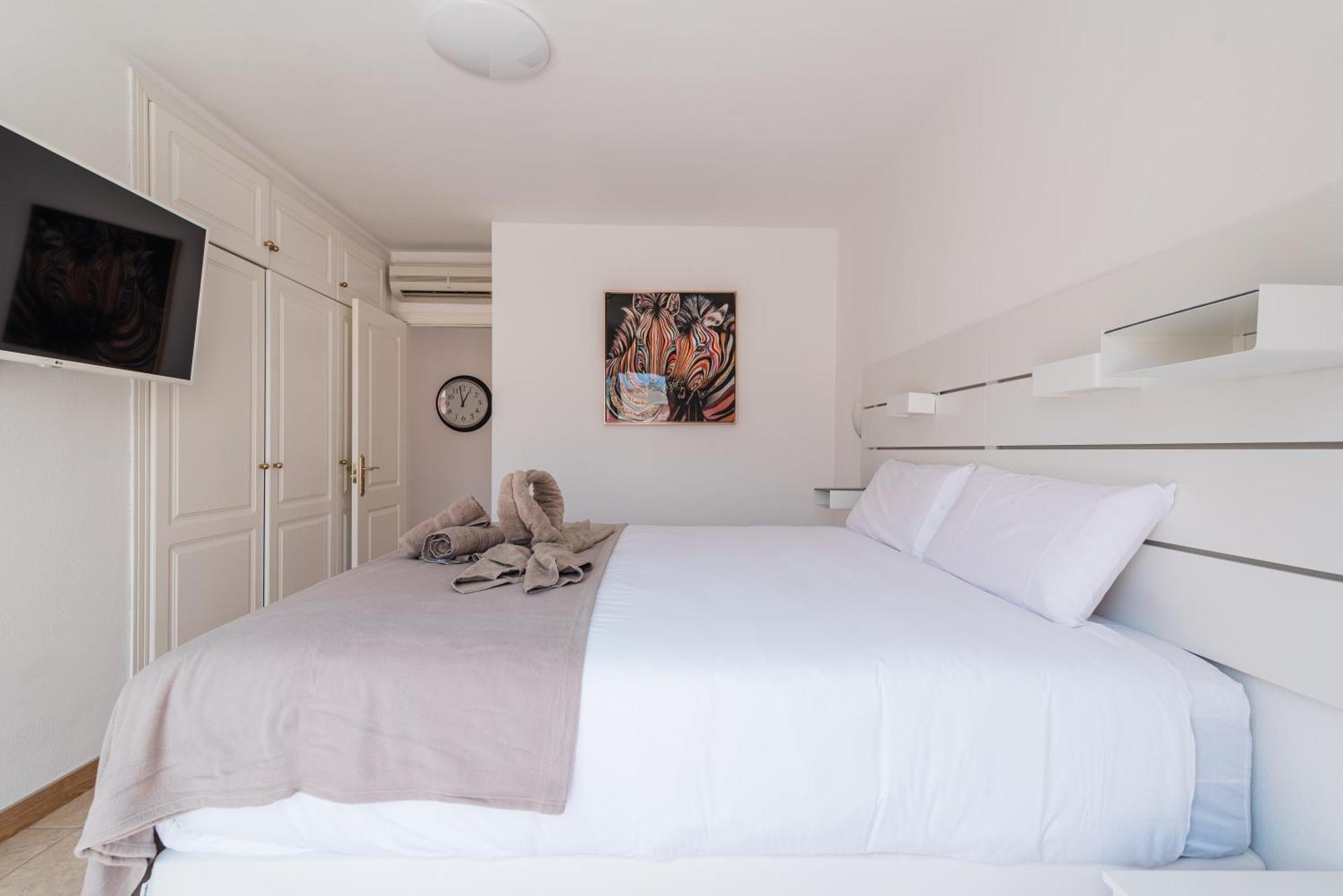 Comfortable 4-Bedroom Villa With Private Gardens Costa Adeje  Eksteriør billede