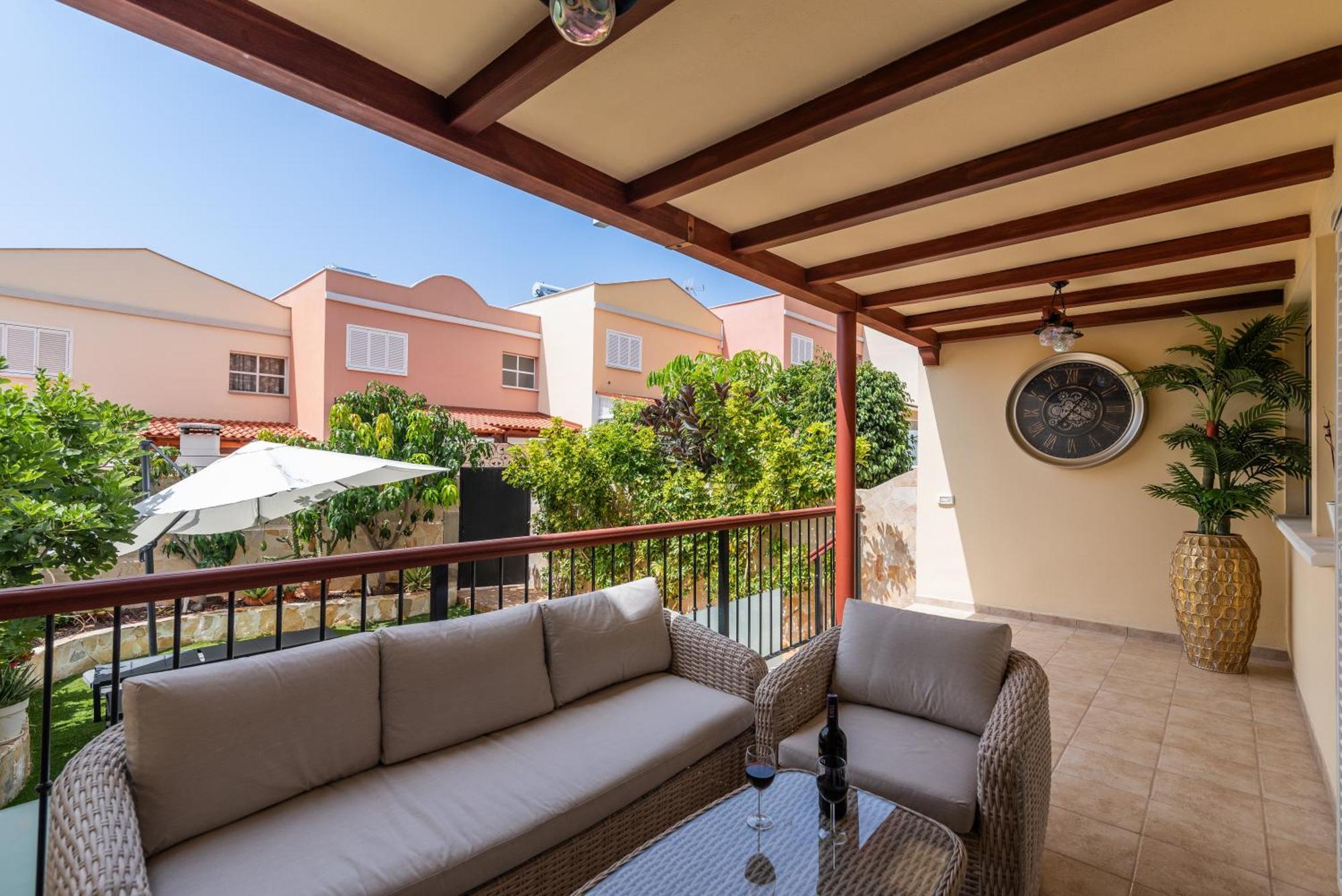 Comfortable 4-Bedroom Villa With Private Gardens Costa Adeje  Eksteriør billede