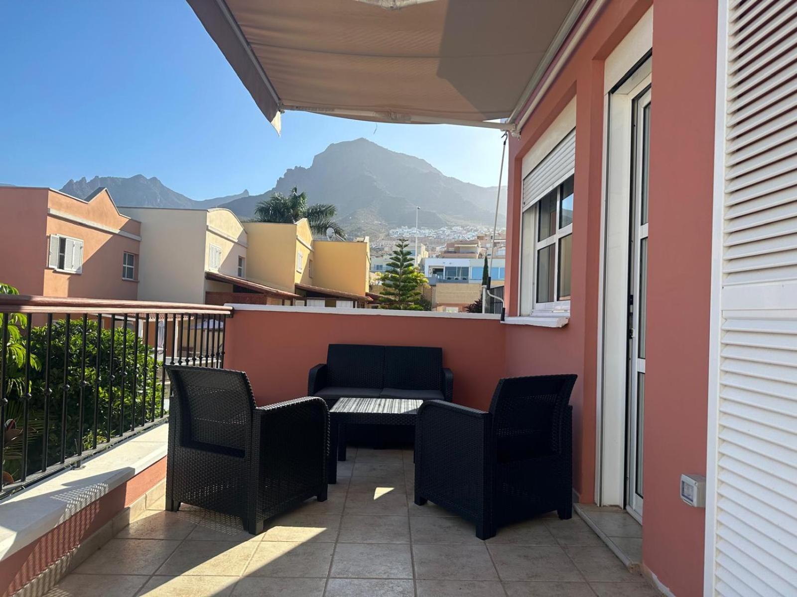 Comfortable 4-Bedroom Villa With Private Gardens Costa Adeje  Eksteriør billede